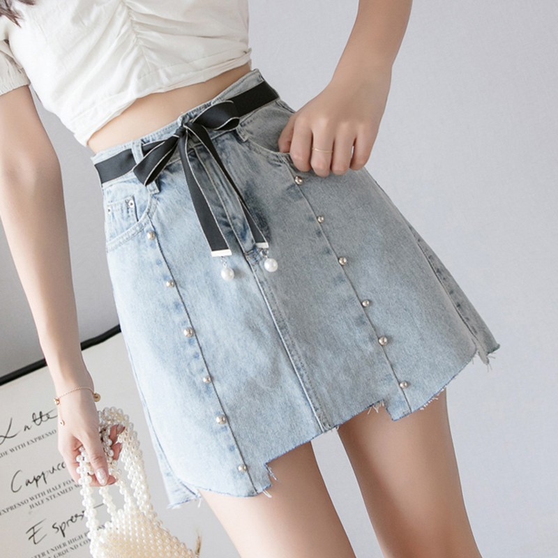 Aktuális női farmerszoknya díszgyöngyökkel