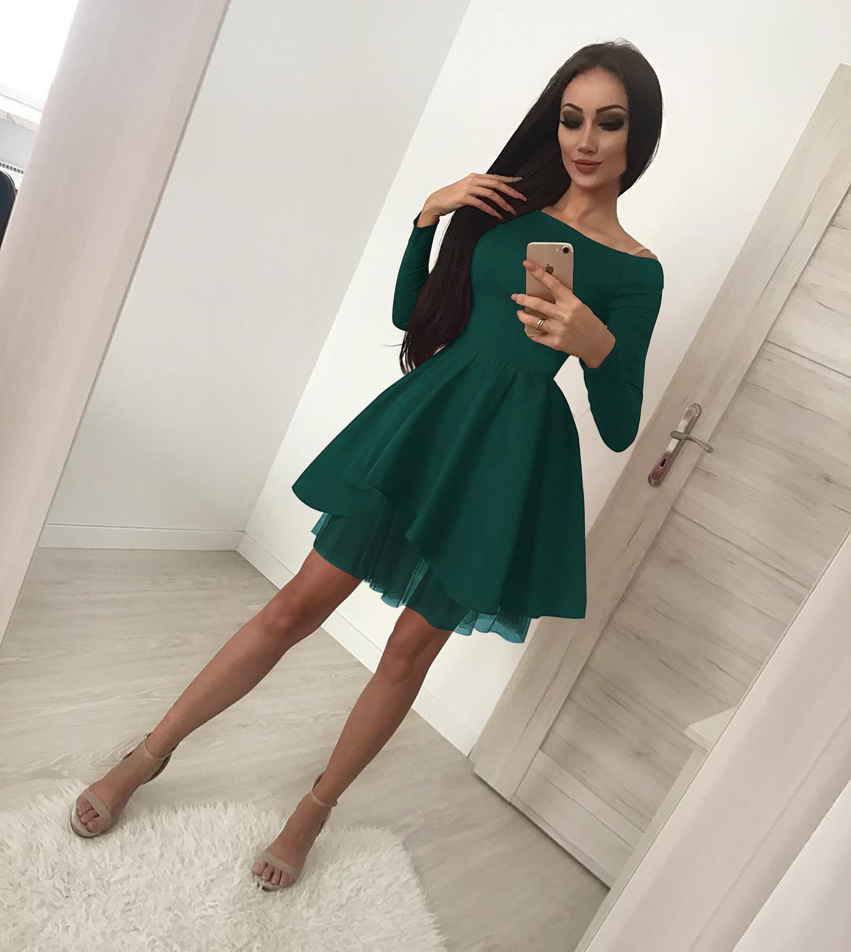 Modern női ruha szabású modell hosszú ujjal, több színben