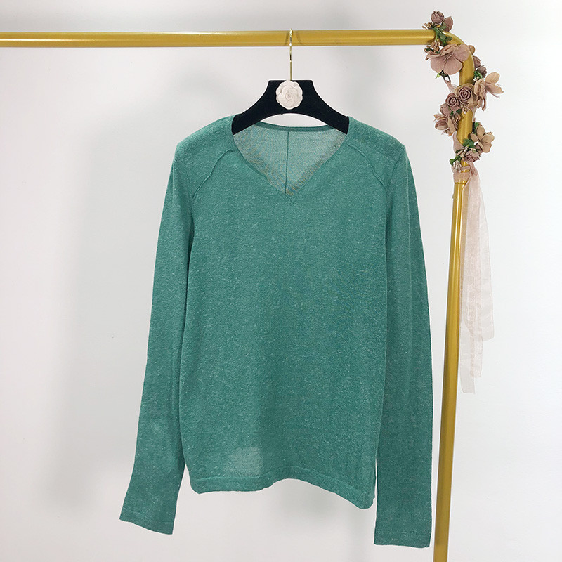 Vékony kötésből készült női pulóver spitz nyakkivágással, négy színben