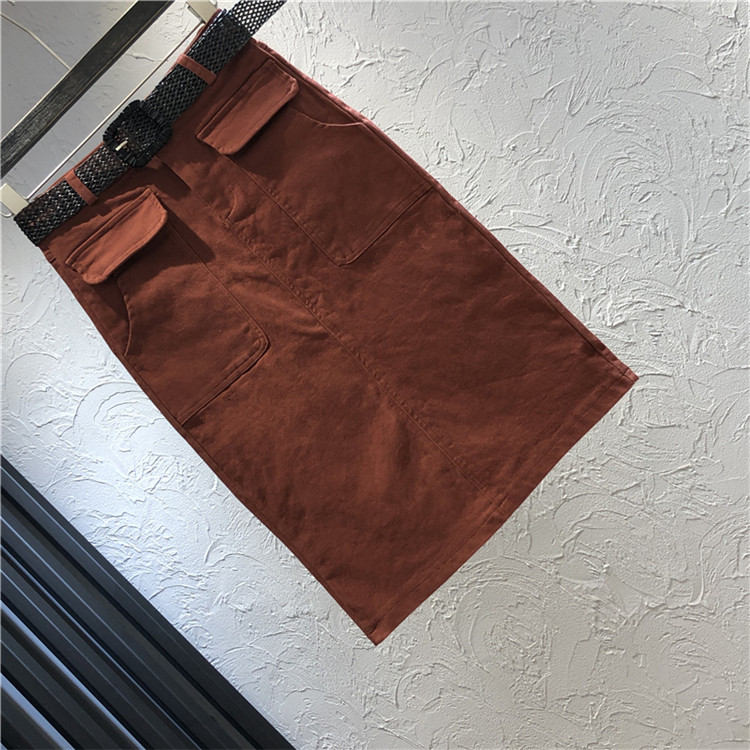 Stílusos női farmerszoknya zsebbel és hasítékkal, két színben