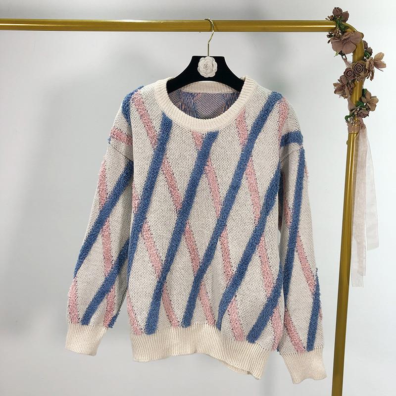 Hosszú ujjú pulóver és ovális nyakkivágás két színben