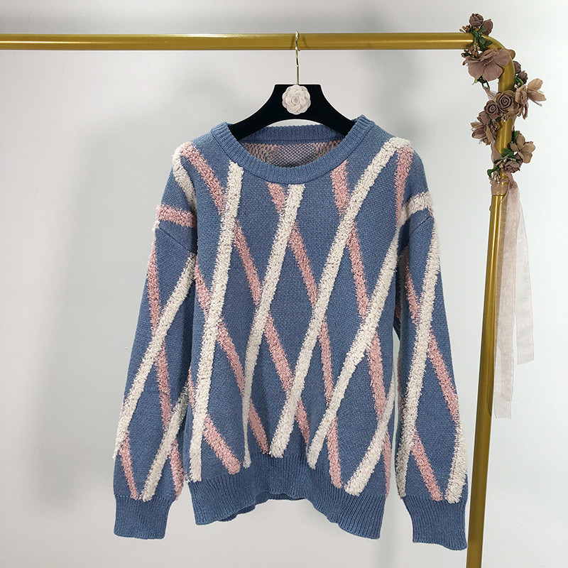 Hosszú ujjú pulóver és ovális nyakkivágás két színben