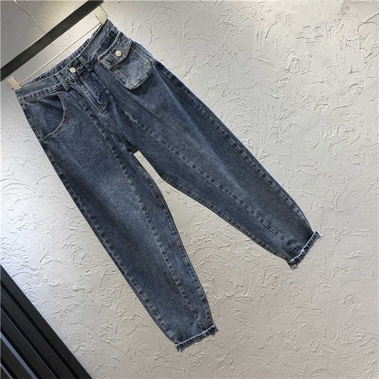 Alkalmi női farmer magas derékkal, szürke és kék zsebbel