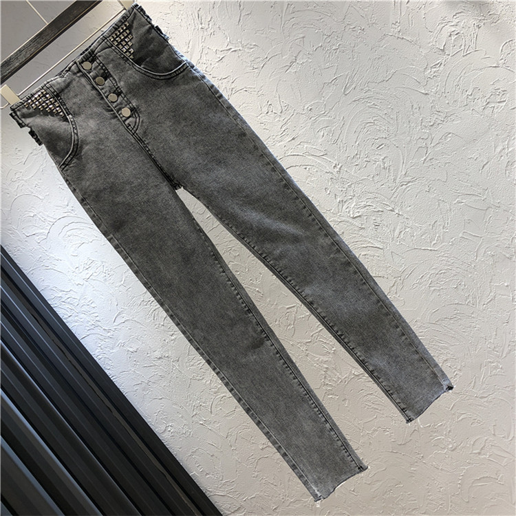 Magas derekú, fém díszítésű női farmer új modellje