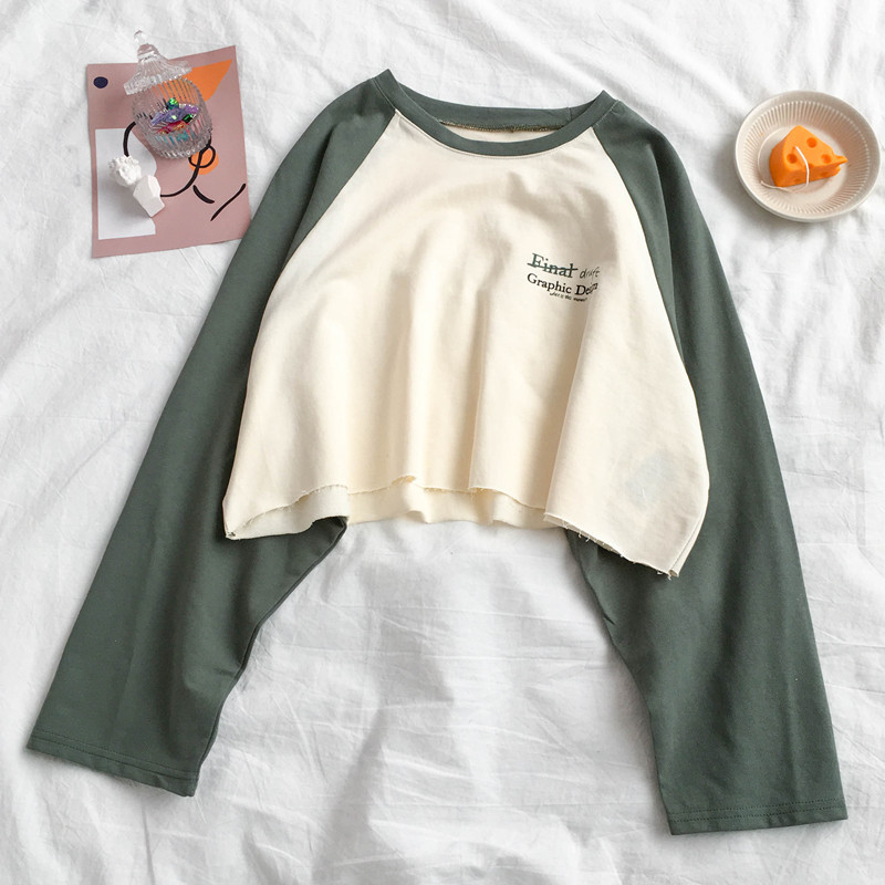 Bluză casual de damă cu decolteu O și inscripții