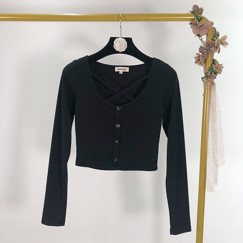 Bluză scurtă de damă cu mâneci lungi și nasturi