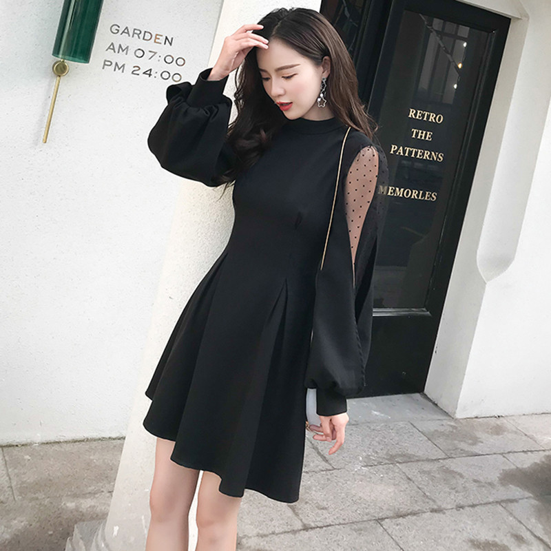 Rochie elegantă de damă, cu guler jos și mâneci largi, în roșu și negru