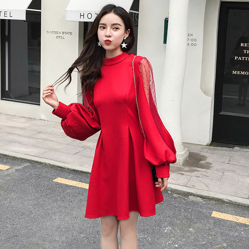 Rochie elegantă de damă, cu guler jos și mâneci largi, în roșu și negru