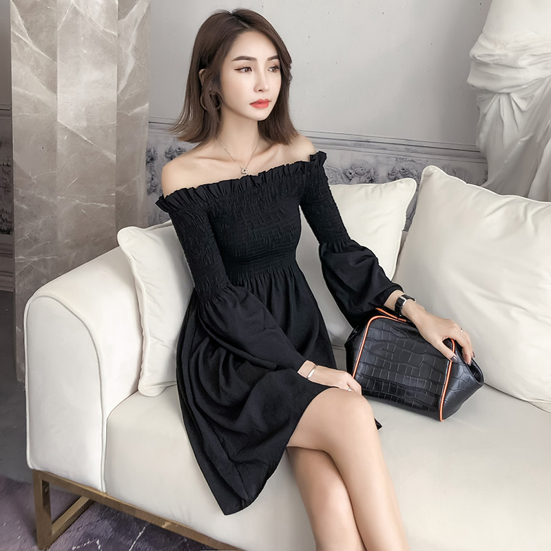 Rochie de dama model decupata cu umerii goi in negru