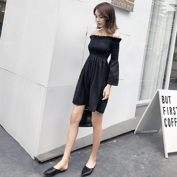 Rochie de dama model decupata cu umerii goi in negru