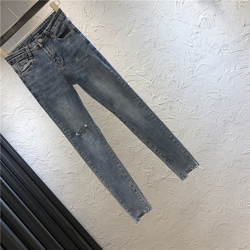 Női farmer Slim-modell szakadt motívummal, magas derékkal