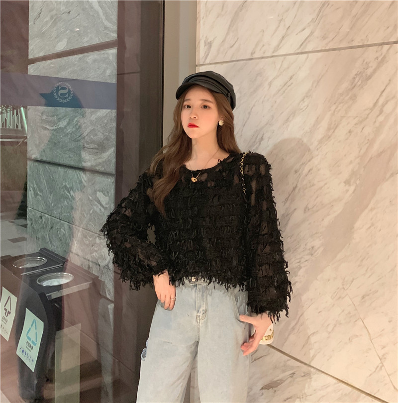 Bluză de damă modernă cu decolteu oval și mâneci lungi