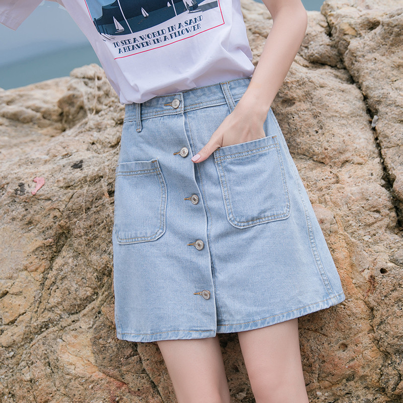 Fusta de dama actuala din denim cu nasturi si buzunar