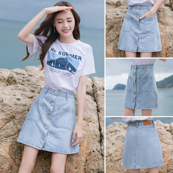 Fusta de dama actuala din denim cu nasturi si buzunar