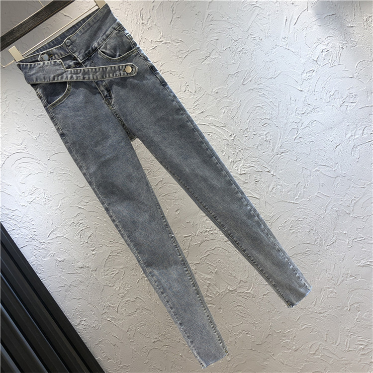 Alkalmi női farmer zsebbel, magas derékkal, kék színben