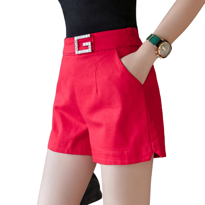 Pantaloni scurti eleganti de dama in mai multe culori