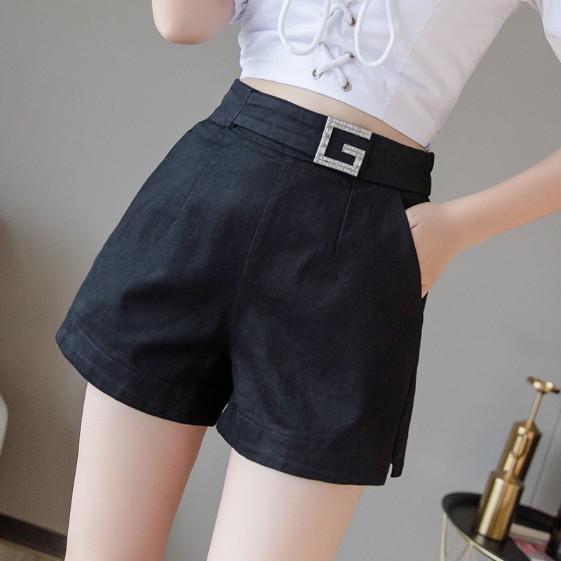 Pantaloni scurti eleganti de dama in mai multe culori