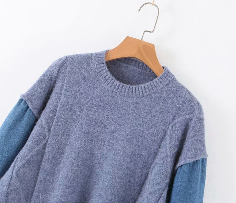 Γυναικείο πουλόβερ  με ωοειδές λαιμόκοψη και μανίκια denim