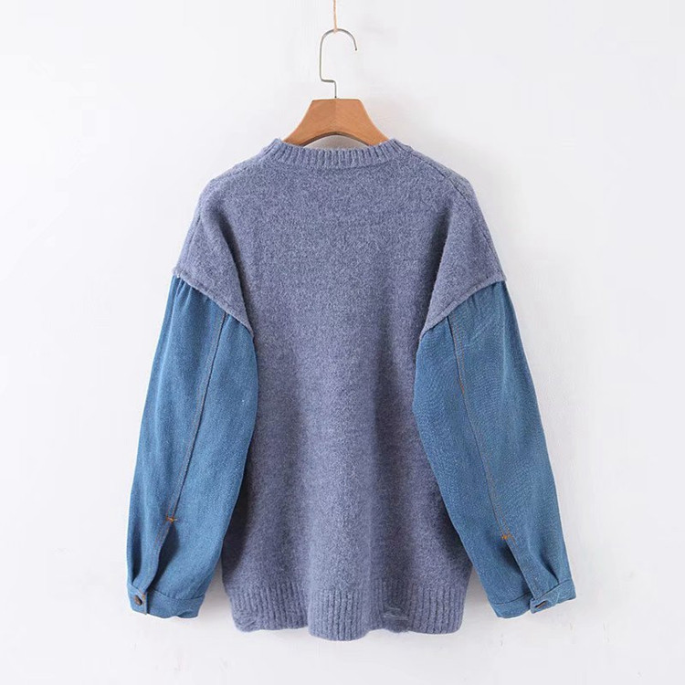 Γυναικείο πουλόβερ  με ωοειδές λαιμόκοψη και μανίκια denim