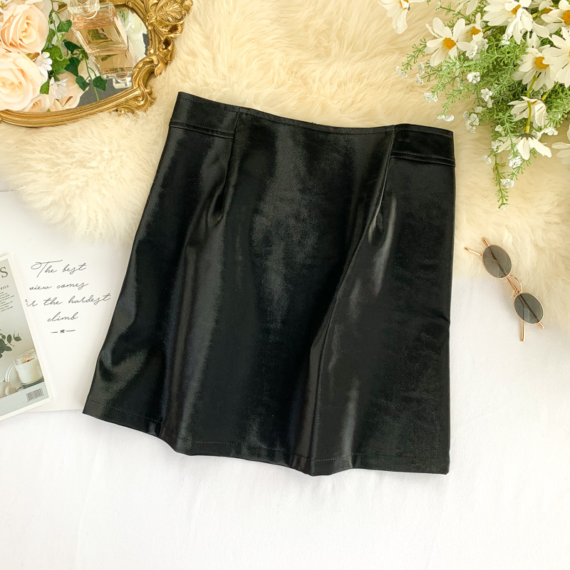 Fusta de dama moderna din piele ecologica de culoare neagra