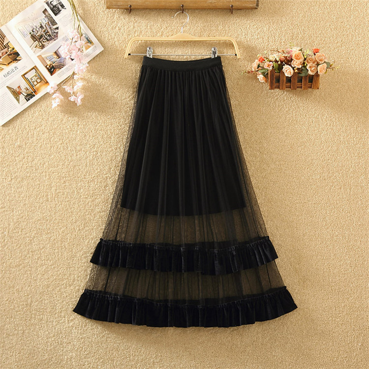 Model elegant de fustă de damă croiată în patru culori