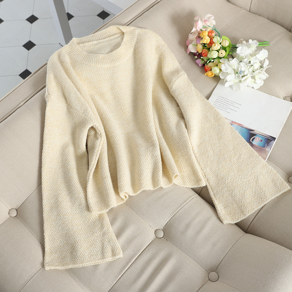 Κομψό μοντέλο γυναικείο πουλόβερ με φαρδιά μανίκια σε διάφορα χρώματα