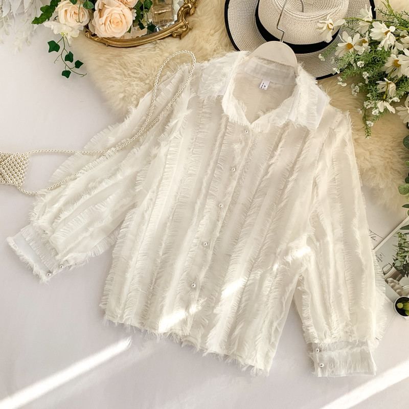 Cămașă modernă de damă alb cu nasturi și mâneci lungi