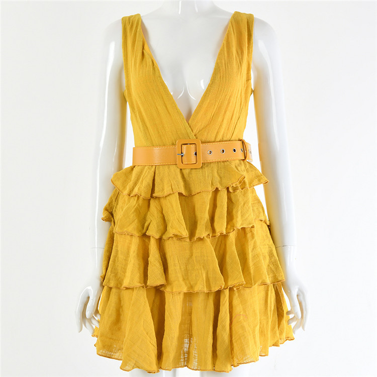 Stílusos női ruha mély V-nyakkal, sárga színben