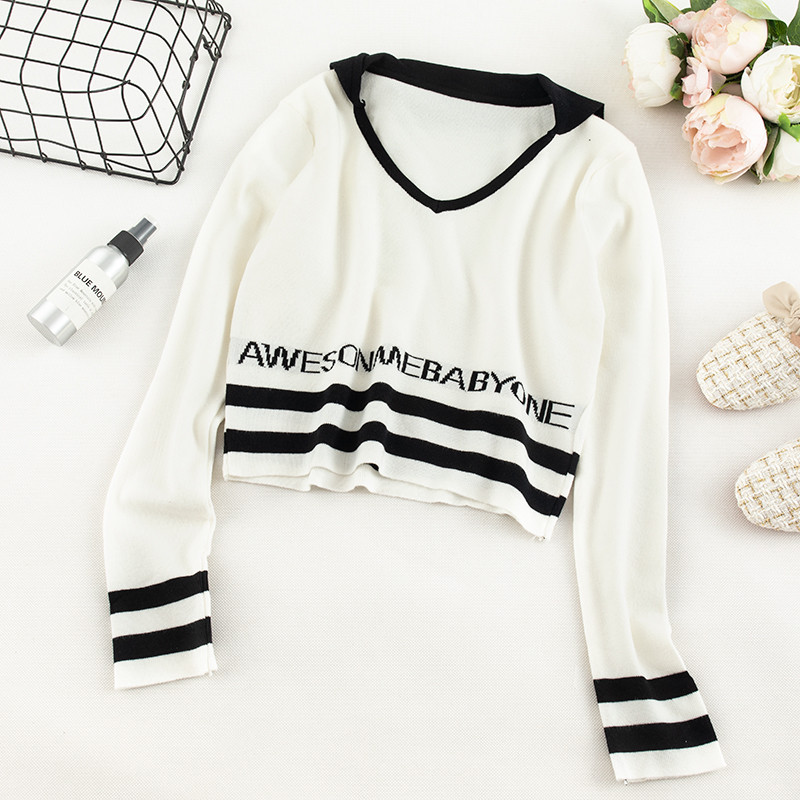 Bluză casual de damă în trei culori cu inscripții și decolteu în V