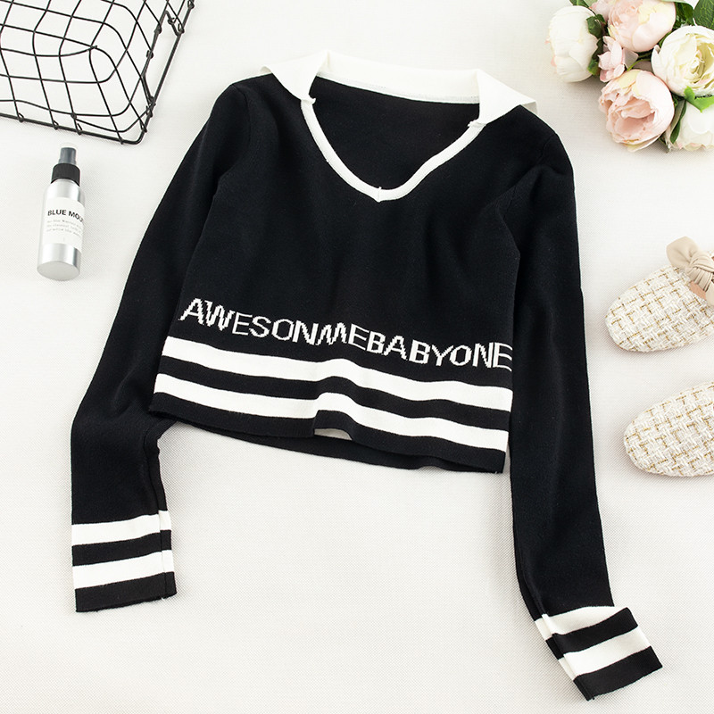 Bluză casual de damă în trei culori cu inscripții și decolteu în V