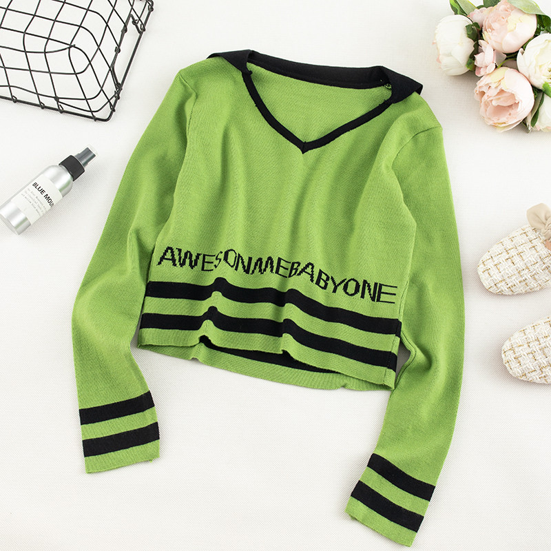 Bluză casual de damă în trei culori cu inscripții și decolteu în V