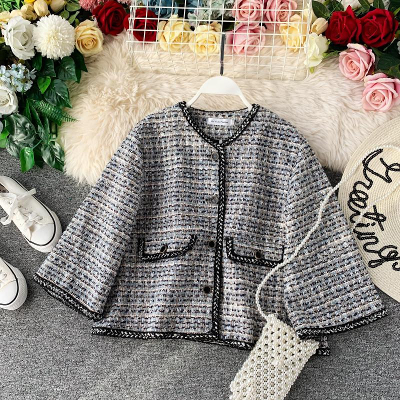 Geaca scurta de dama cu maneci 7/8 in doua culori