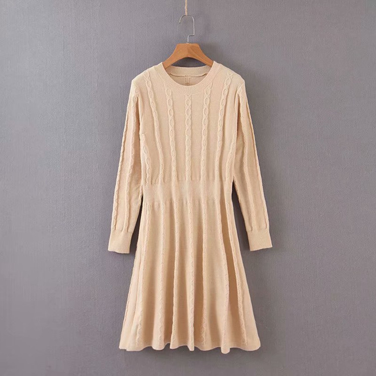 Rochie dama tricotata cu decolteu oval in patru culori - model croiat