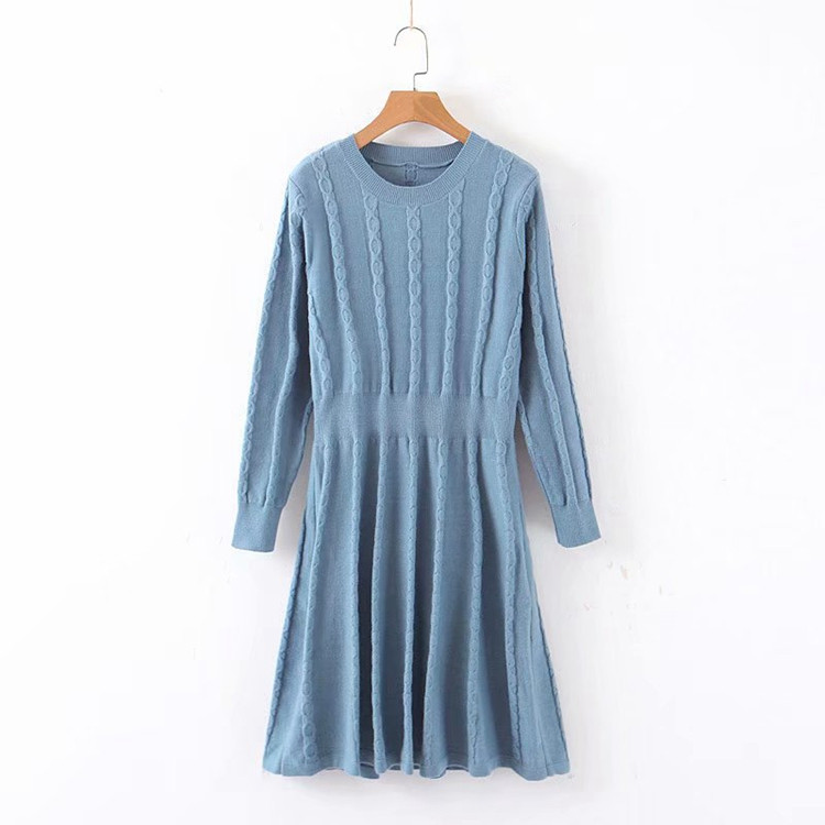 Rochie dama tricotata cu decolteu oval in patru culori - model croiat