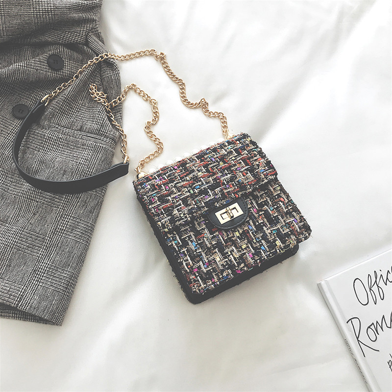 Geanta de dama moderna cu perle si lant metalic