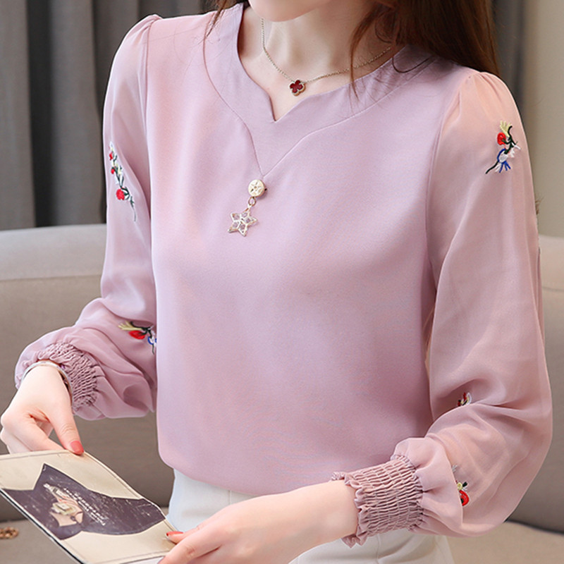 Bluză de damă elegantă, cu decolteu în V și broderie