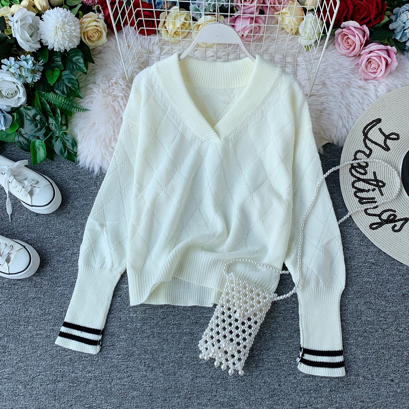 Pulover casual de dama cu decolteu spitz in mov, verde si alb