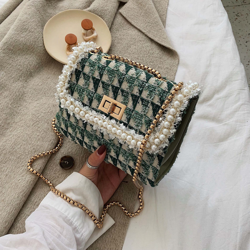 Geanta de dama cu perle si inchizator metalic