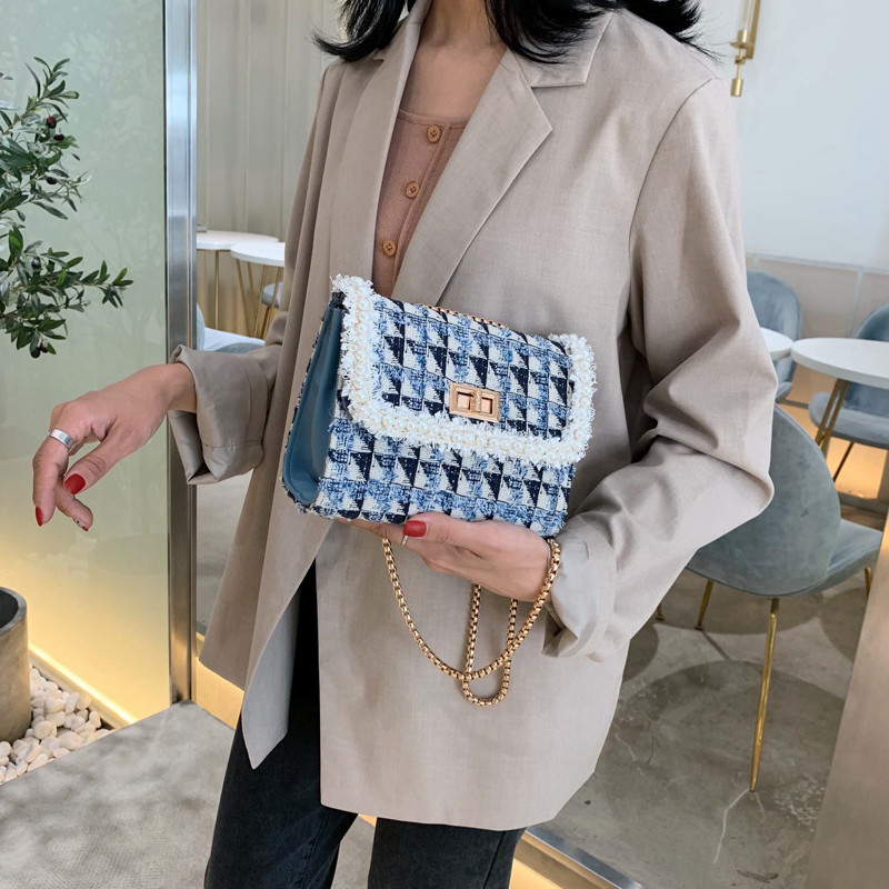 Geanta de dama cu perle si inchizator metalic