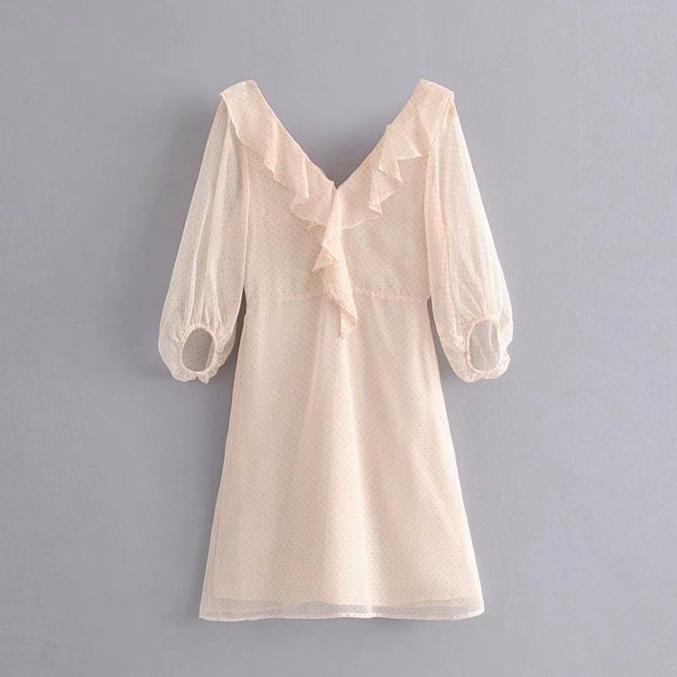 rochie de damă din tul cu un decolteu profund în formă de spitz