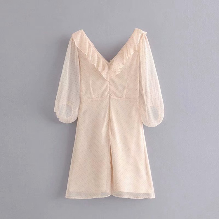 rochie de damă din tul cu un decolteu profund în formă de spitz