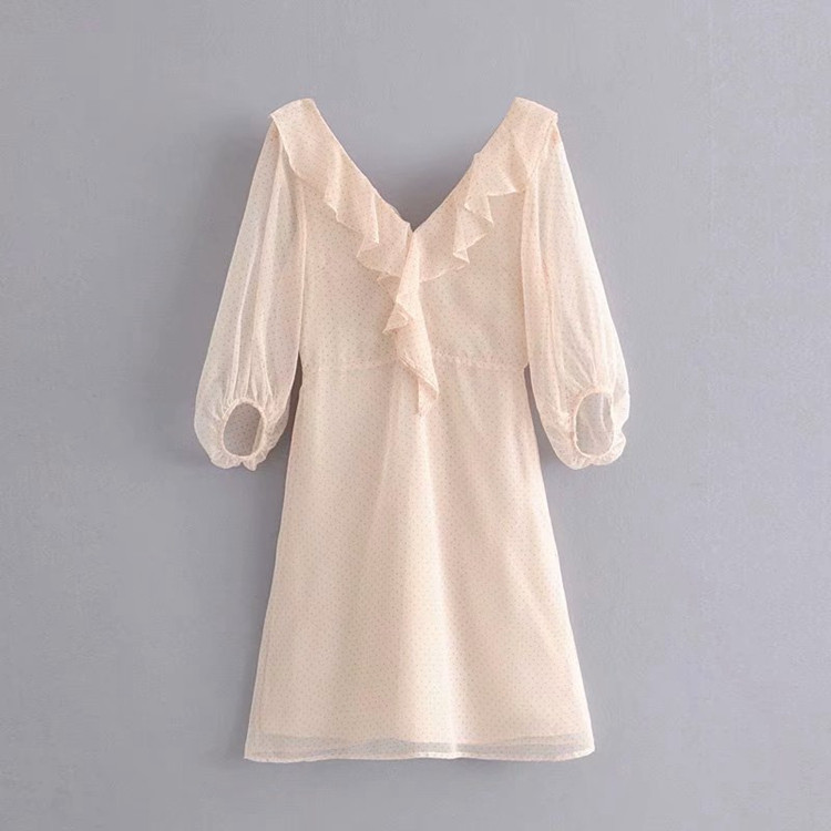 rochie de damă din tul cu un decolteu profund în formă de spitz