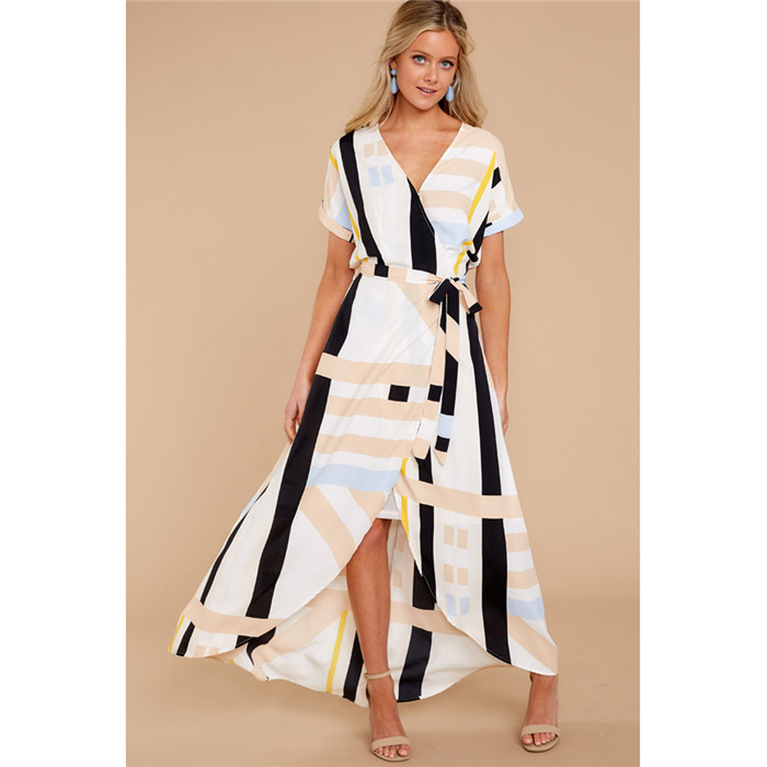 Rochie lungă de damă casual cu mâneci scurte în culoarea albă