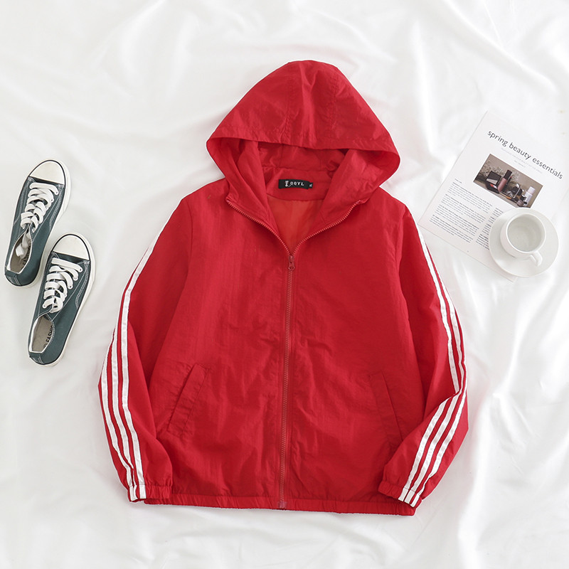 Sportos alkalmi pulóver cipzárral és kapucnival több színben