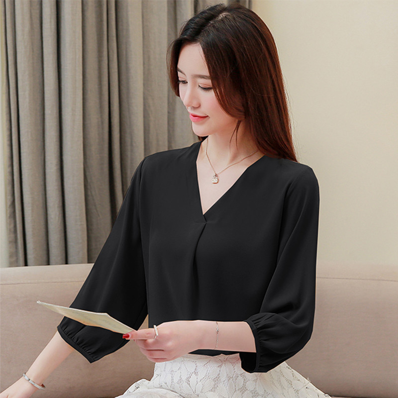 Bluză de damă elegantă, în trei culori, cu decolteu în V