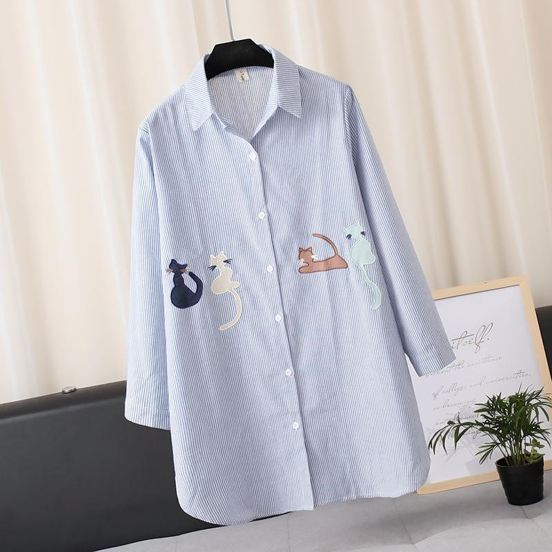 Csíkos női ing színes hímzéssel, két színben