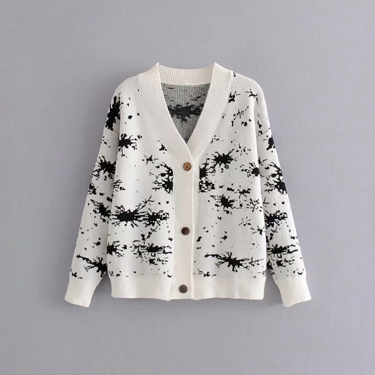 Γυναικεία ζακέτα σε λευκό, πράσινο και μαύρο χρώμα με μοτίβο