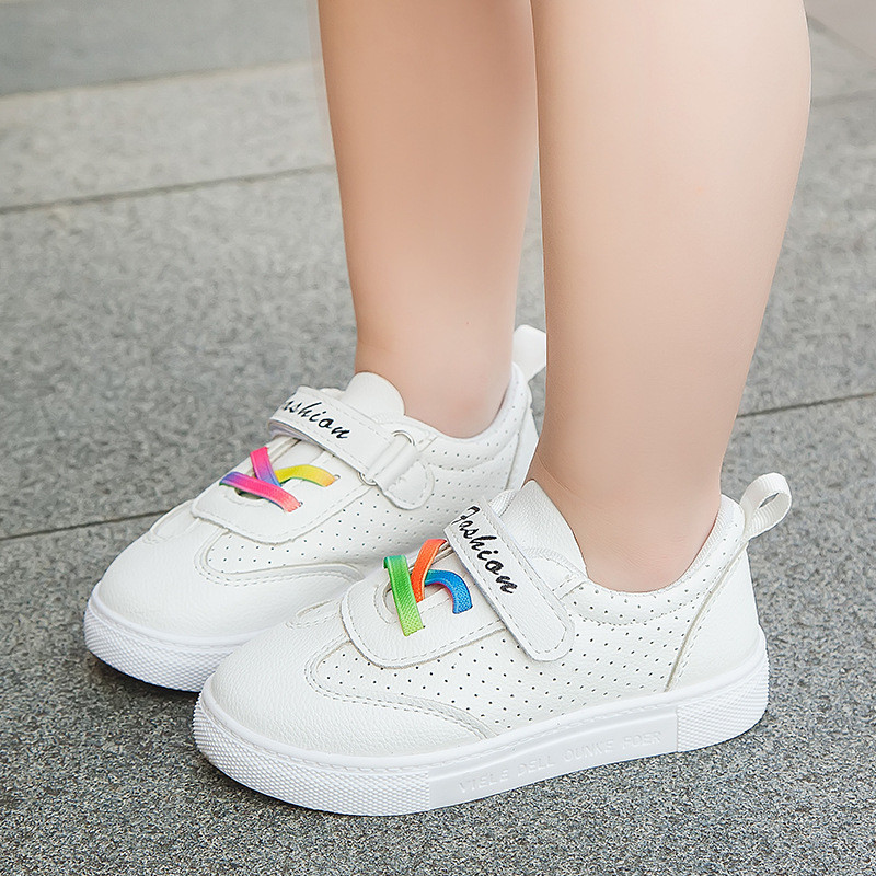 Ежедневни детски обувки с връзки в бял цвят