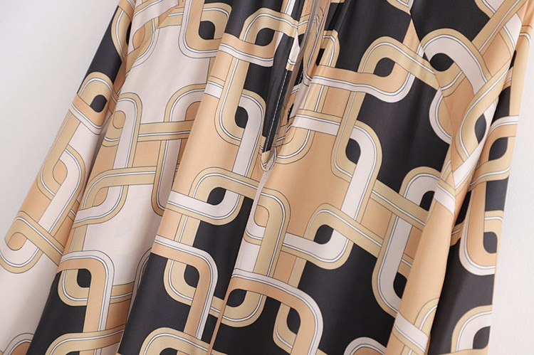 Mintás mintás női ruha magas gallérral - szabású modellel