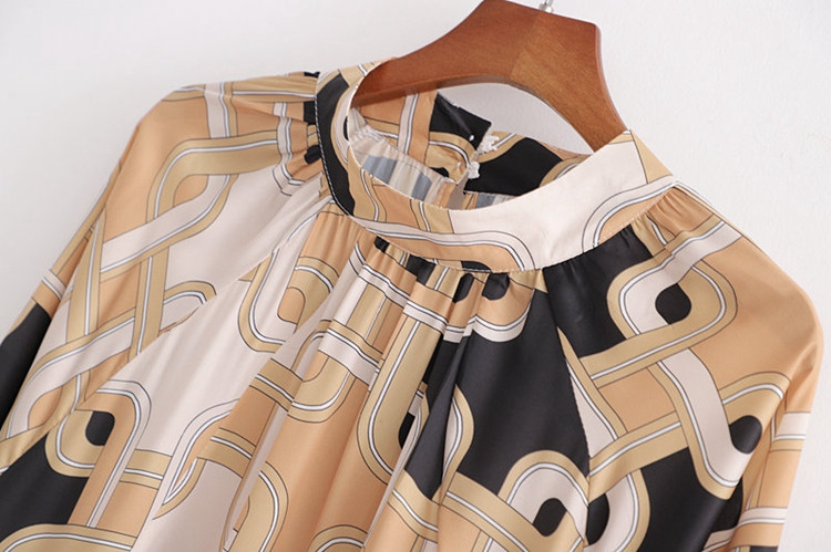 Mintás mintás női ruha magas gallérral - szabású modellel